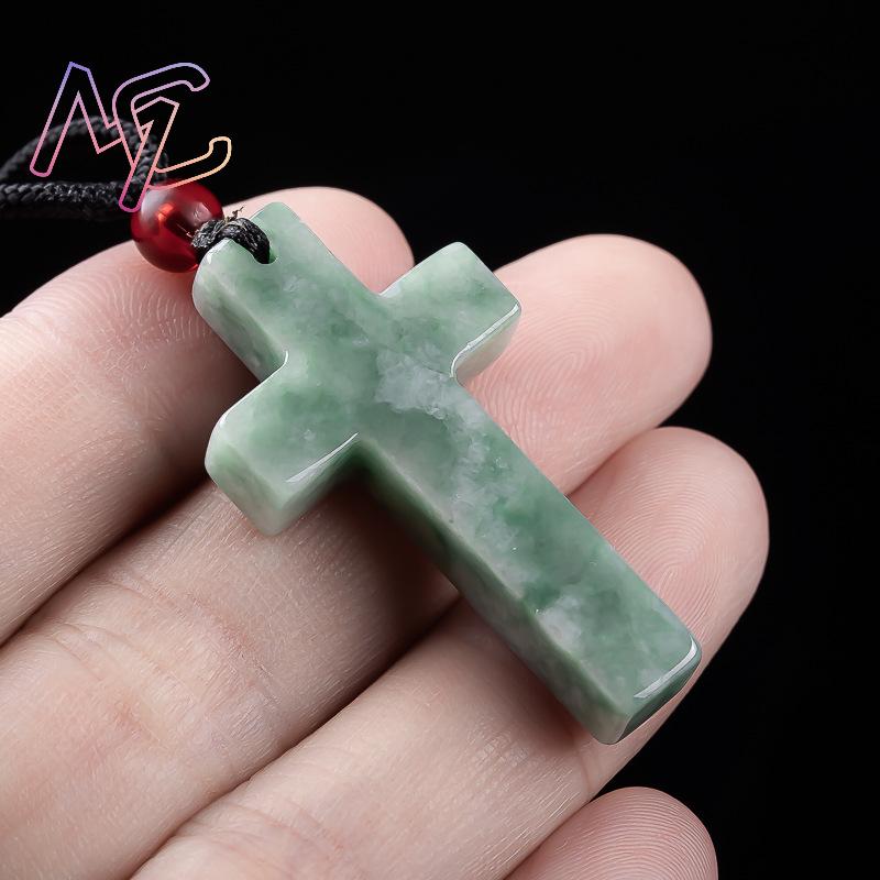 Myanmar Jadeit Kreuz Anhänger  – Necklaces Bewertung und Preis