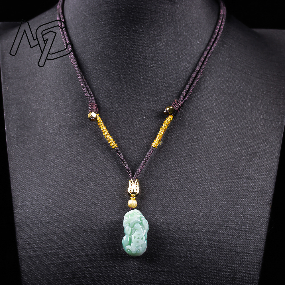 Natürliche burmesische A Emera – Necklaces Bewertung und Preis