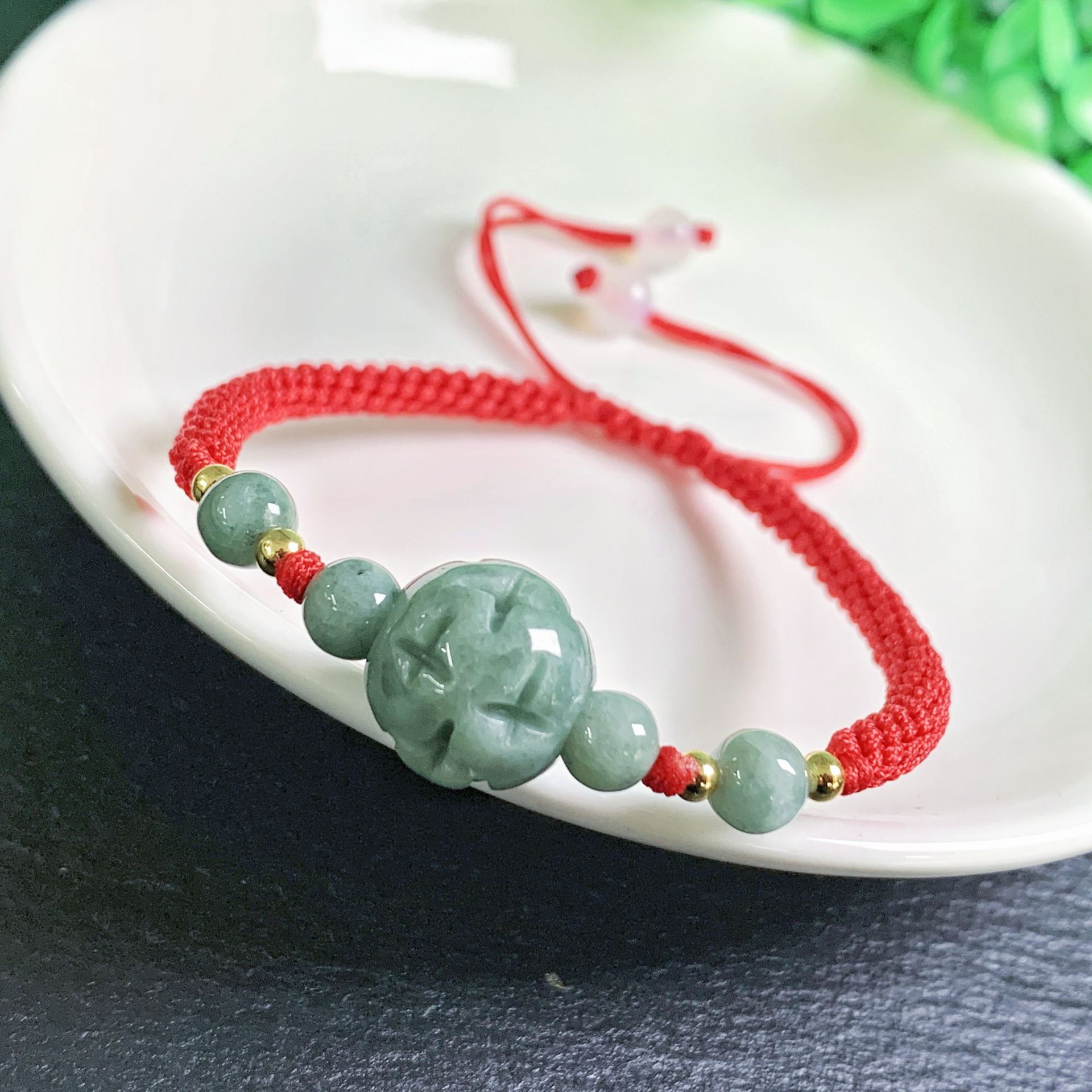 Ein Myanmar Jadeit Schnitzen P – Bracelets Bewertung und Preis