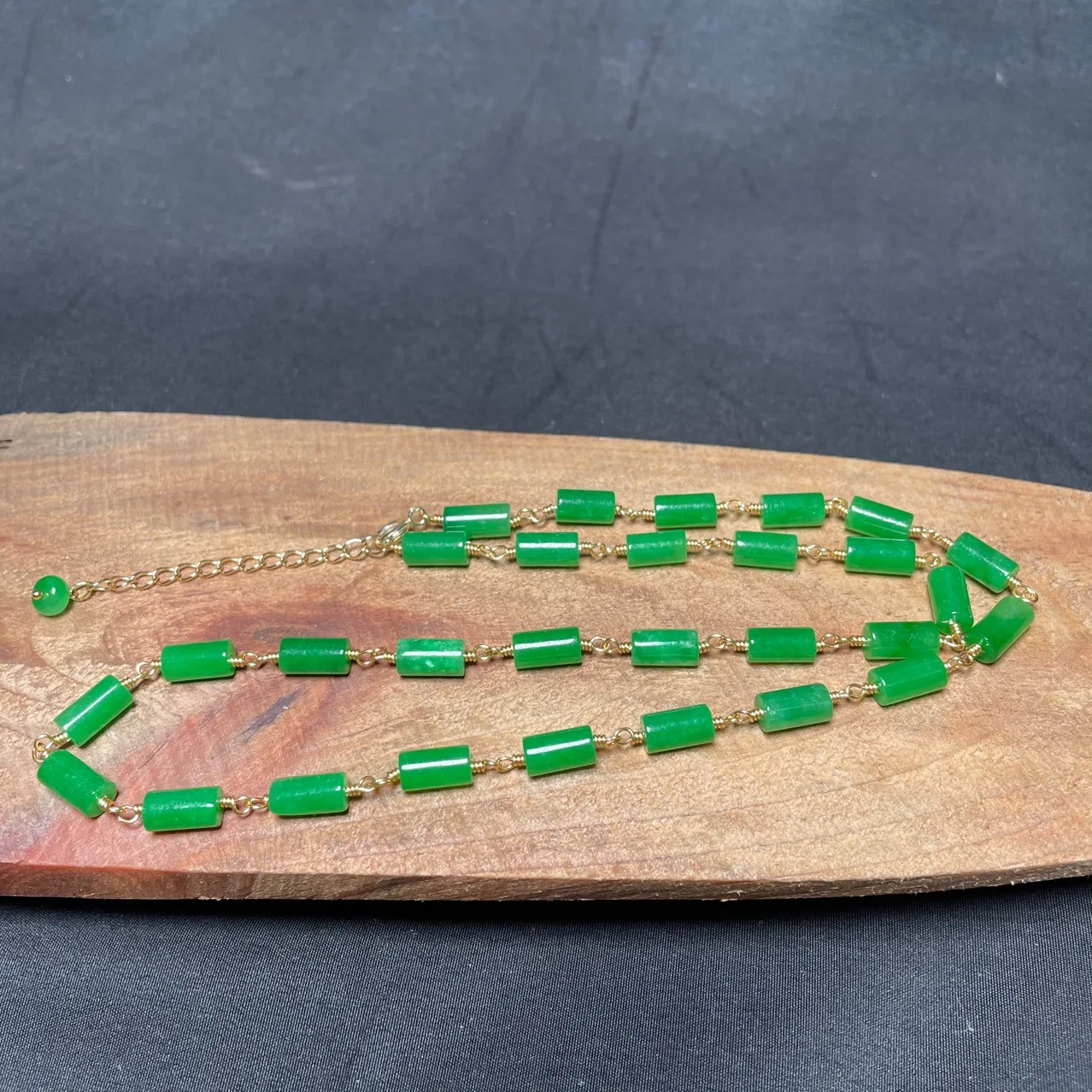 Grüne Jade-Perlen-Halskette, V – Necklaces Bewertung und Preis