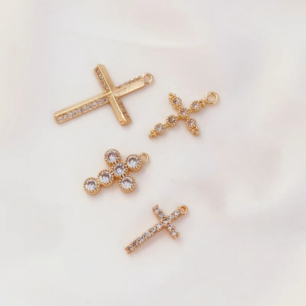 14K vergoldetes Zirkon-Kreuz-A – Cross Pendant Necklace Gold Bewertung und Preis