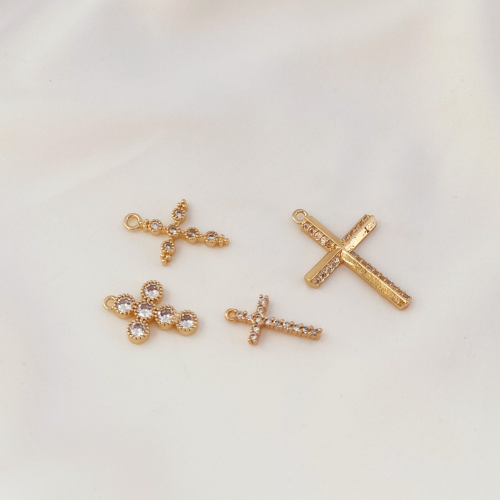 14K vergoldetes Zirkon-Kreuz-A – Cross Pendant Necklace Gold Bewertung und Preis