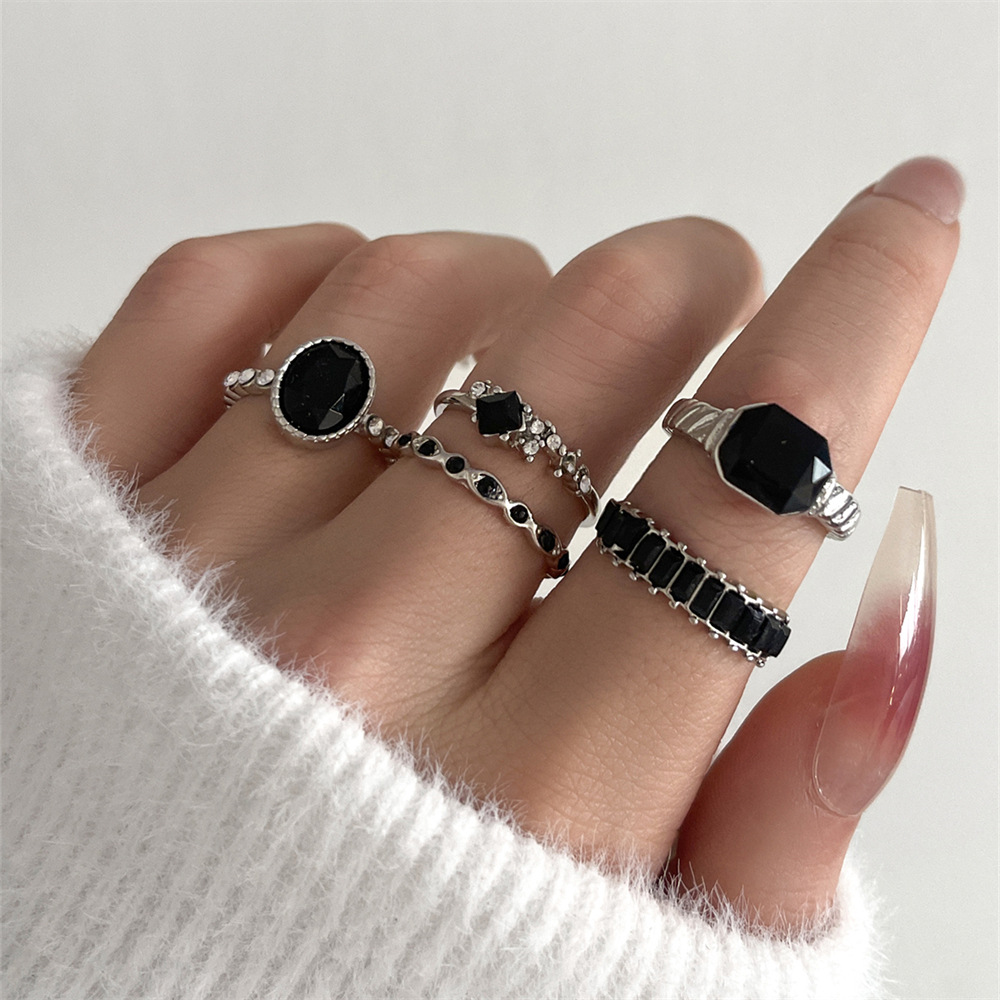 Retro-Ringset mit schwarzen Kr – Vintage Punk Knuckle Rings Set Bewertung und Preis